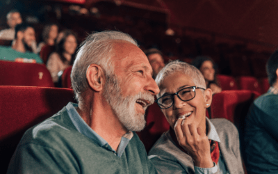 L’impact bénéfique du cinéma sur les seniors : un lien intergénérationnel et thérapeutique